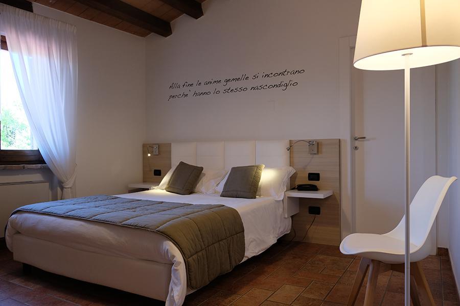 ホテル Relais Madonna Di Campagna バスティーア・ウンブラ エクステリア 写真